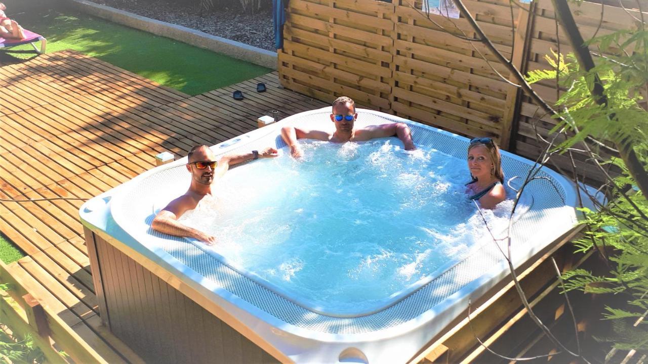 Hotel Les Jardins De Bormes, Sauna & Jacuzzi Exteriör bild