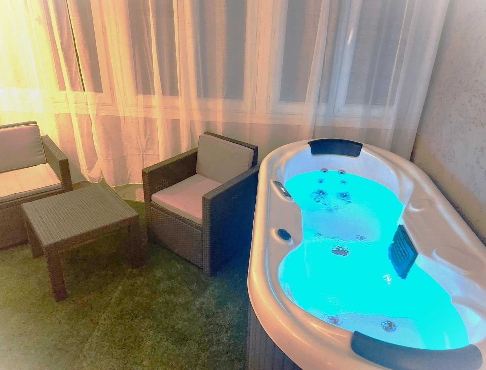 Hotel Les Jardins De Bormes, Sauna & Jacuzzi Exteriör bild