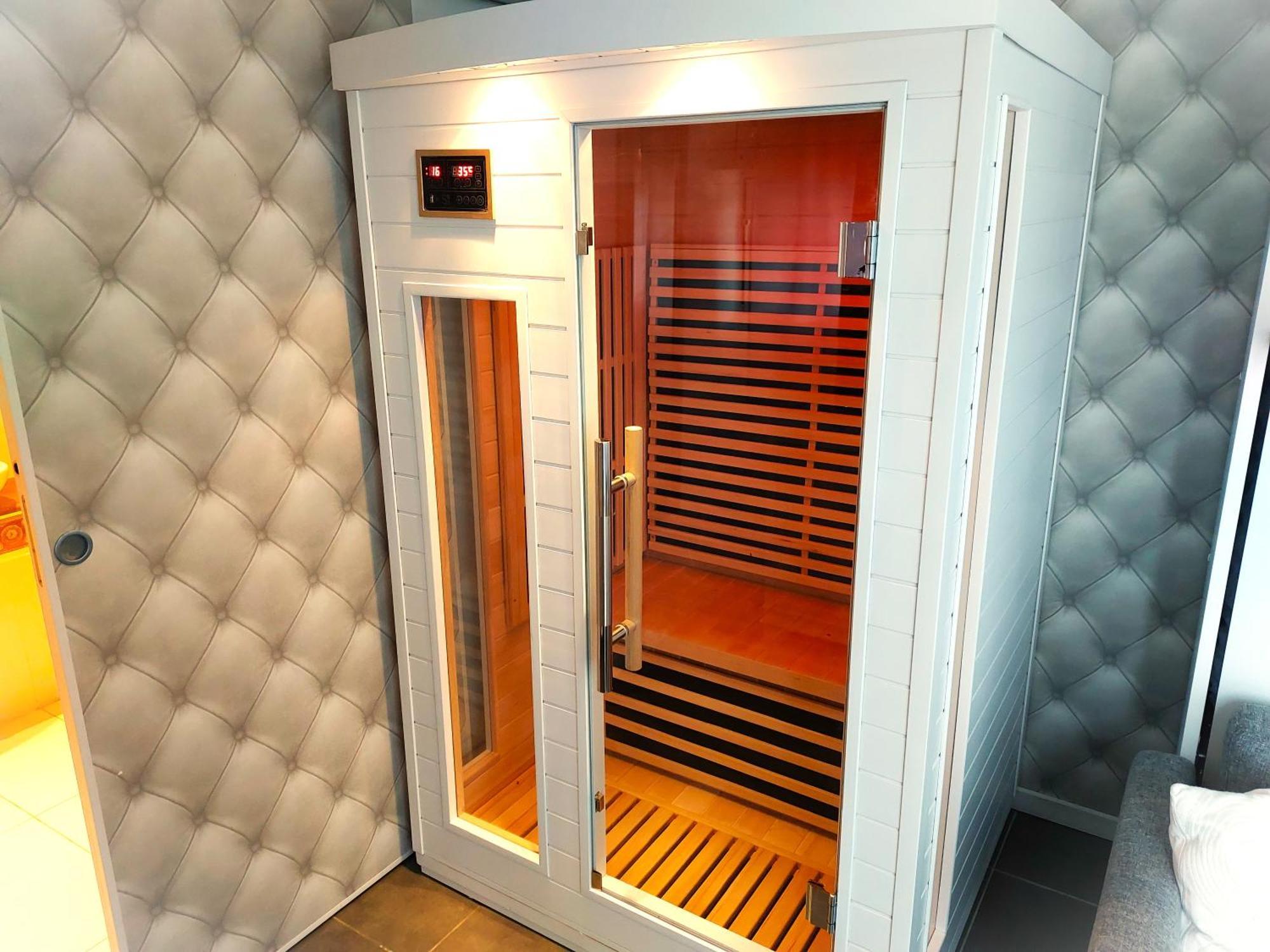 Hotel Les Jardins De Bormes, Sauna & Jacuzzi Exteriör bild